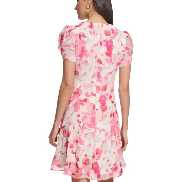 Women’s printed V neck, short sleeved A line dress - Picture 2 of 4